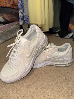 Nike Women's Cream/White Air Max Style Sneakers